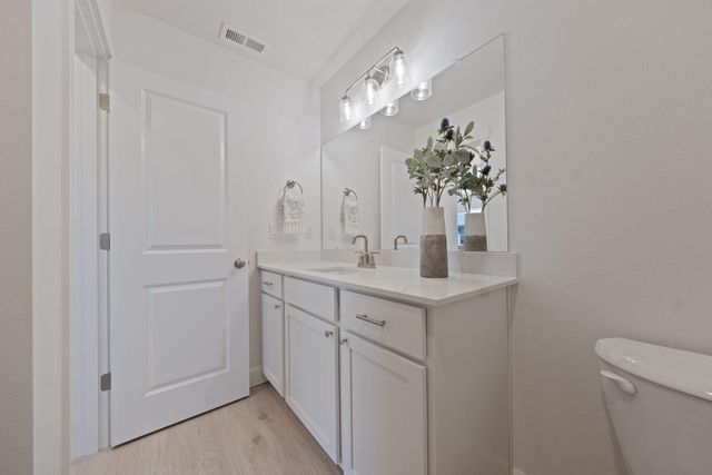 443 NW Monte Vista Avenue 120, Madras, OR 97741