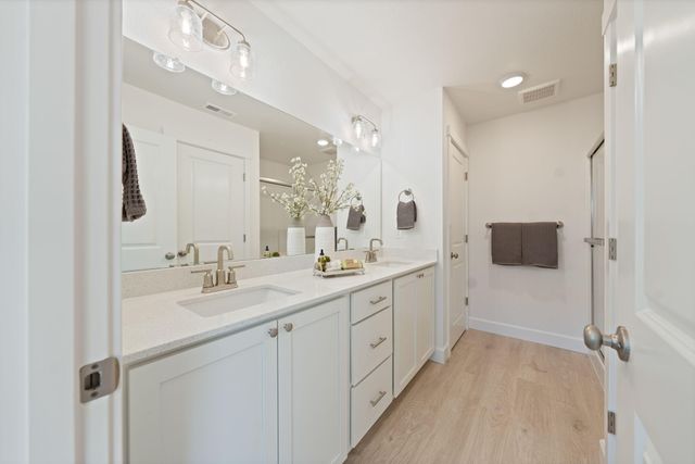 443 NW Monte Vista Avenue 120, Madras, OR 97741