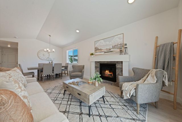 443 NW Monte Vista Avenue 120, Madras, OR 97741