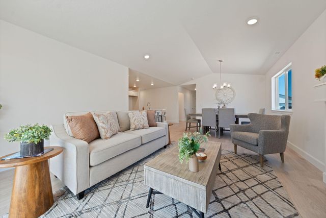 443 NW Monte Vista Avenue 120, Madras, OR 97741