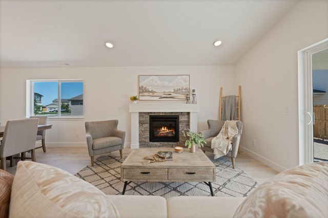 443 NW Monte Vista Avenue 120, Madras, OR 97741