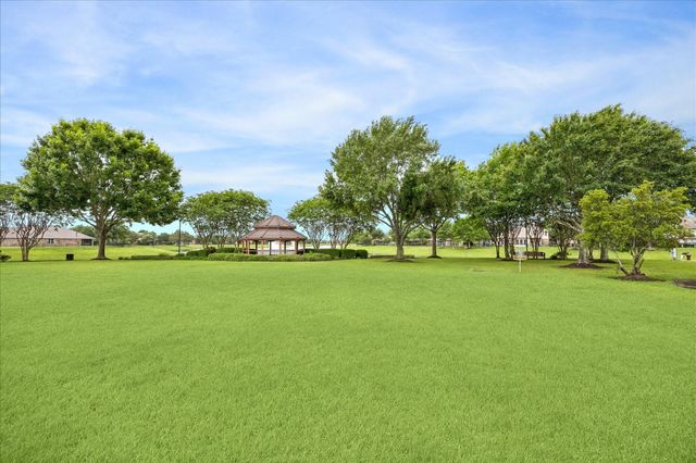 8135 W Pine Creek Bend, Cypress, TX 77433