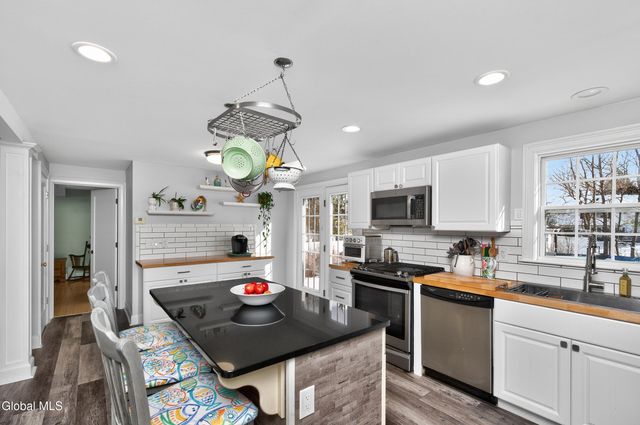 5 Dorchester Drive, Stillwater, NY 12170