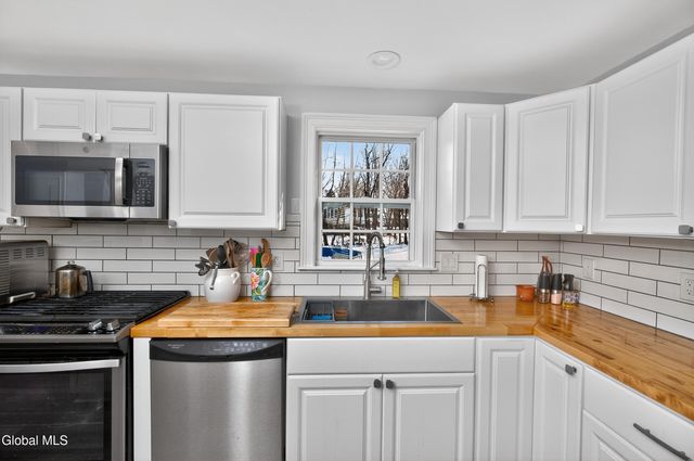 5 Dorchester Drive, Stillwater, NY 12170