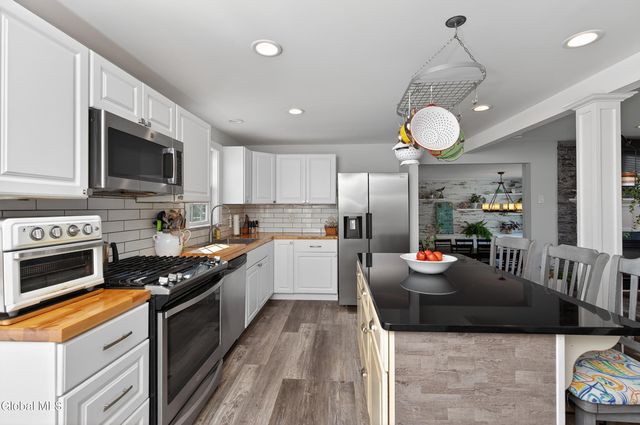 5 Dorchester Drive, Stillwater, NY 12170