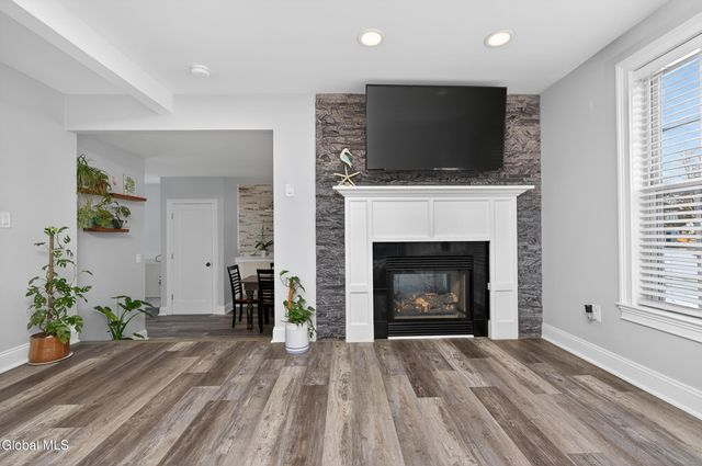 5 Dorchester Drive, Stillwater, NY 12170