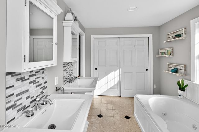 5 Dorchester Drive, Stillwater, NY 12170