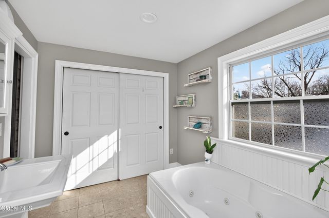 5 Dorchester Drive, Stillwater, NY 12170