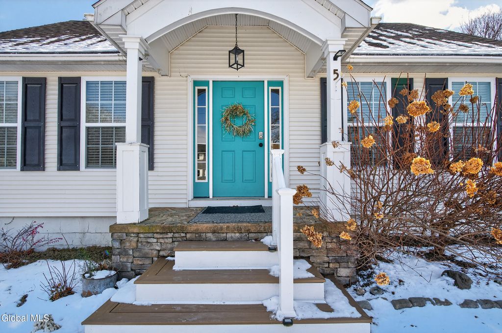 5 Dorchester Drive, Stillwater, NY 12170