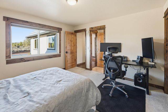 3342 SW 73rd Street, Redmond, OR 97756