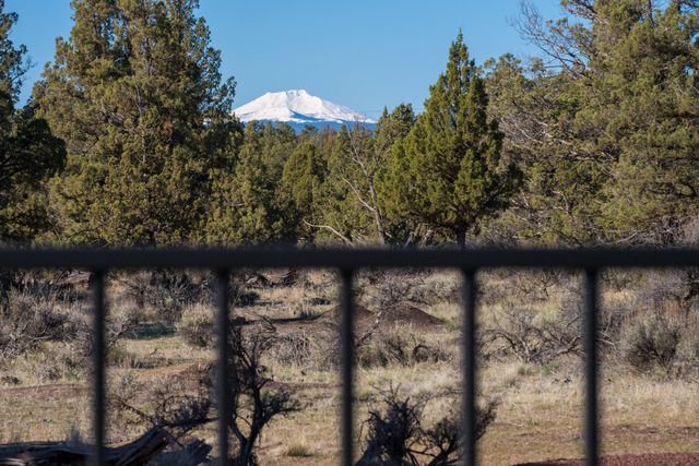 3342 SW 73rd Street, Redmond, OR 97756