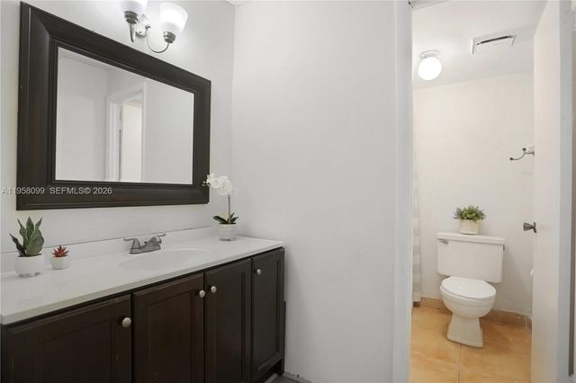 6600 Cypress Rd 105, Plantation, FL 33317