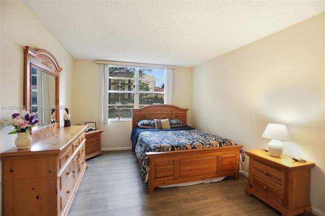 6600 Cypress Rd 105, Plantation, FL 33317