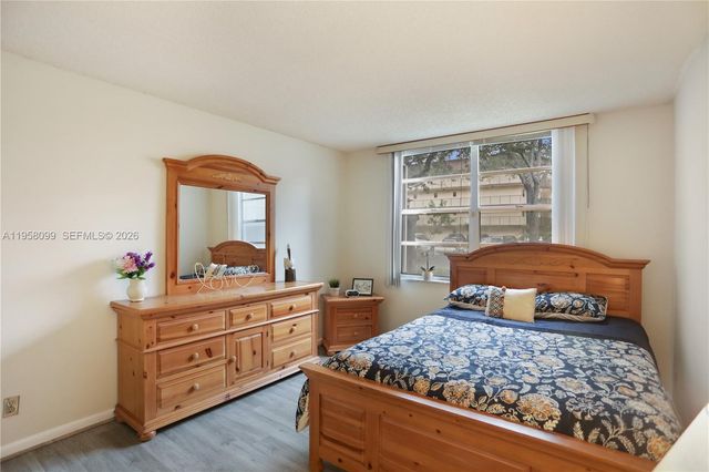 6600 Cypress Rd 105, Plantation, FL 33317