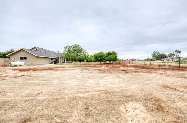 17465 Monreal Road, Madera, CA 93636
