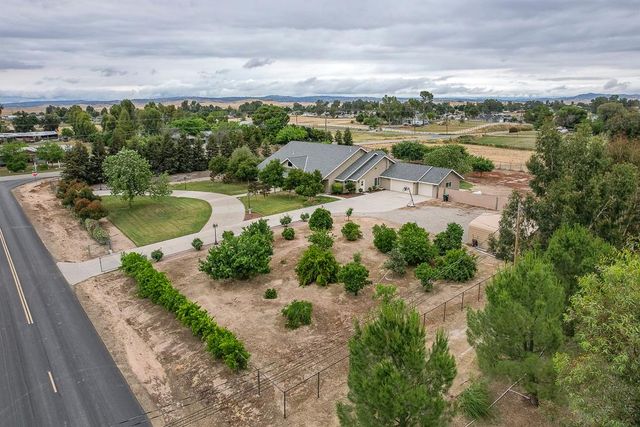 17465 Monreal Road, Madera, CA 93636