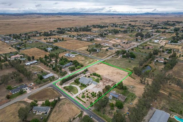 17465 Monreal Road, Madera, CA 93636