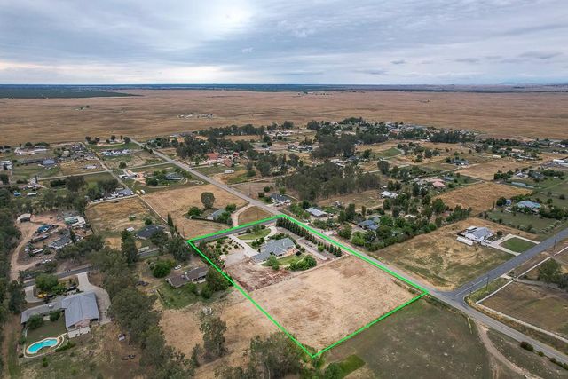 17465 Monreal Road, Madera, CA 93636
