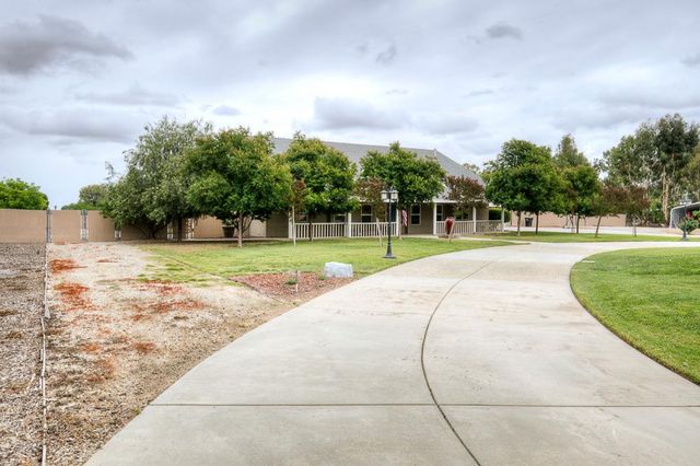 17465 Monreal Road, Madera, CA 93636