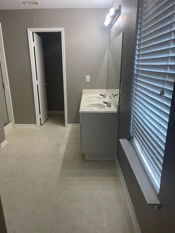 5615 W Harrow Drive, Houston, TX 77084