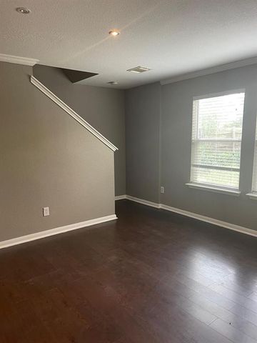 5615 W Harrow Drive, Houston, TX 77084