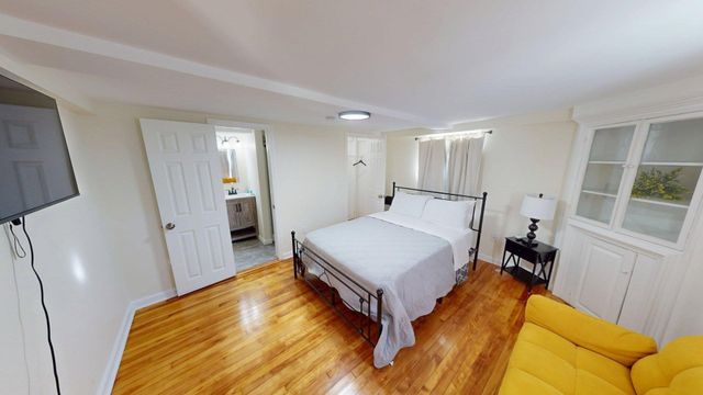 266 Webster St, Worcester, MA 01603
