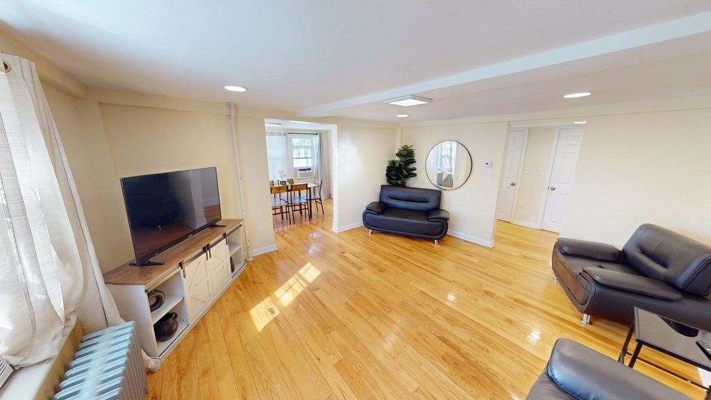 266 Webster St, Worcester, MA 01603
