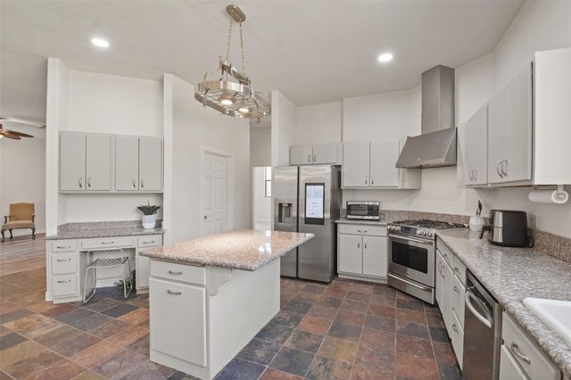 5 Oak Crest Circle, Magnolia, TX 77354
