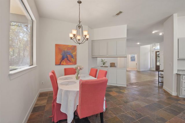 5 Oak Crest Circle, Magnolia, TX 77354