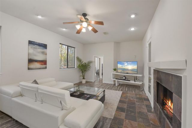 5 Oak Crest Circle, Magnolia, TX 77354