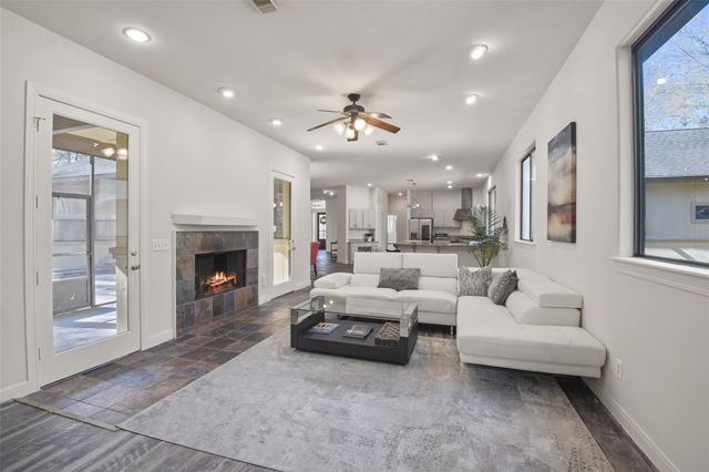 5 Oak Crest Circle, Magnolia, TX 77354