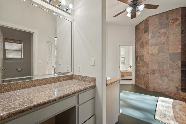 5 Oak Crest Circle, Magnolia, TX 77354