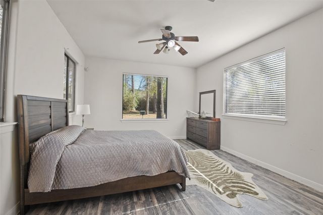 5 Oak Crest Circle, Magnolia, TX 77354