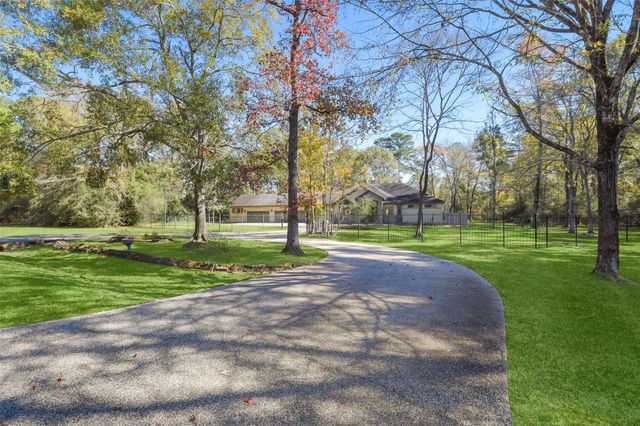 5 Oak Crest Circle, Magnolia, TX 77354