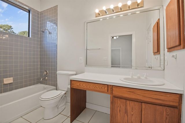 5 Oak Crest Circle, Magnolia, TX 77354