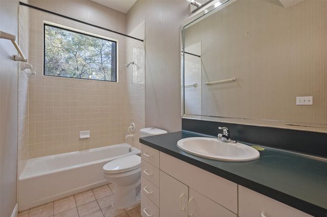 5 Oak Crest Circle, Magnolia, TX 77354