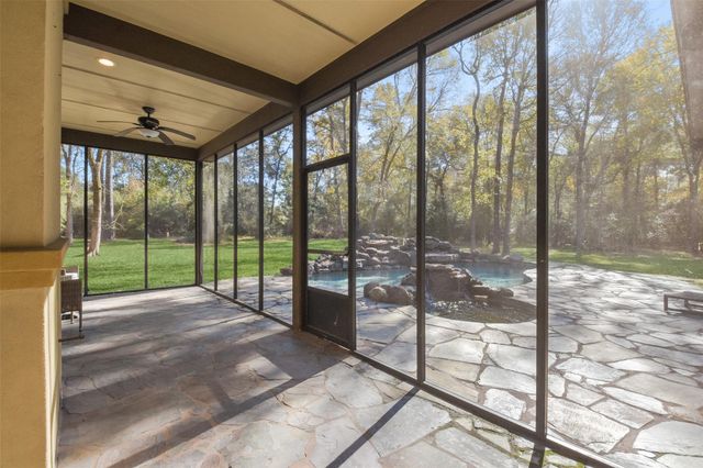 5 Oak Crest Circle, Magnolia, TX 77354