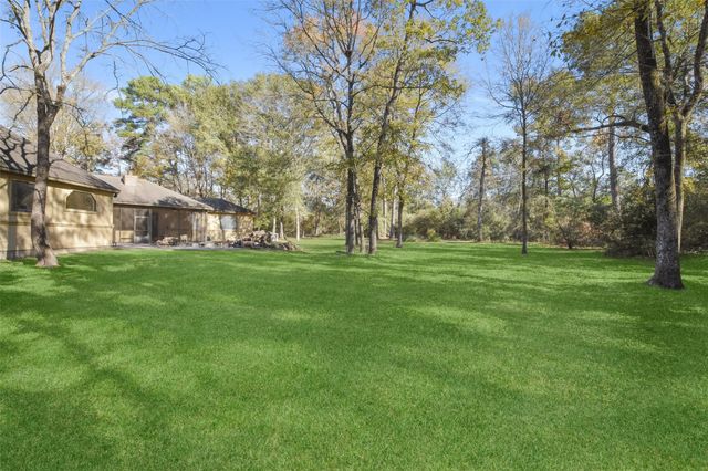 5 Oak Crest Circle, Magnolia, TX 77354