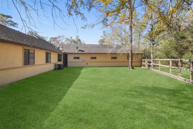 5 Oak Crest Circle, Magnolia, TX 77354