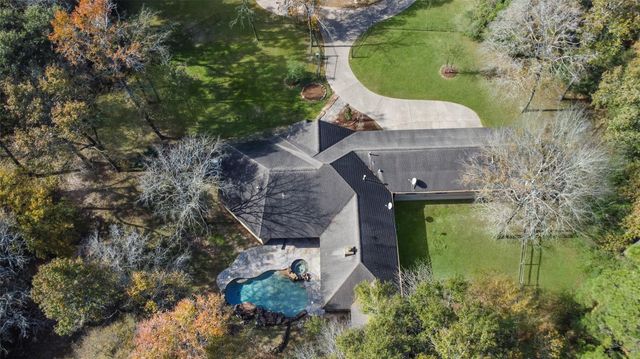 5 Oak Crest Circle, Magnolia, TX 77354