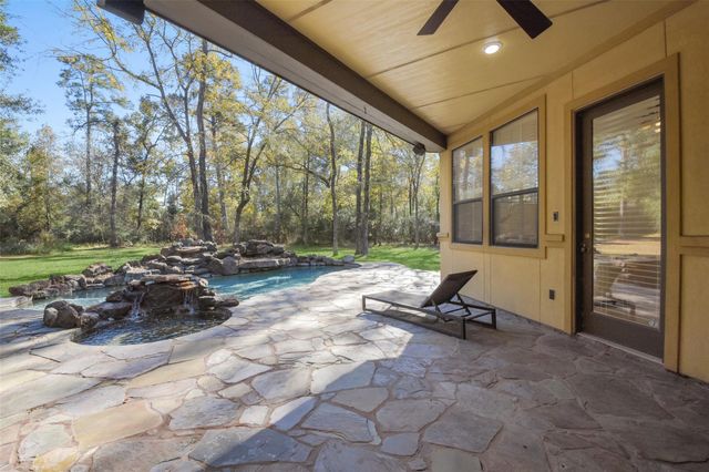 5 Oak Crest Circle, Magnolia, TX 77354