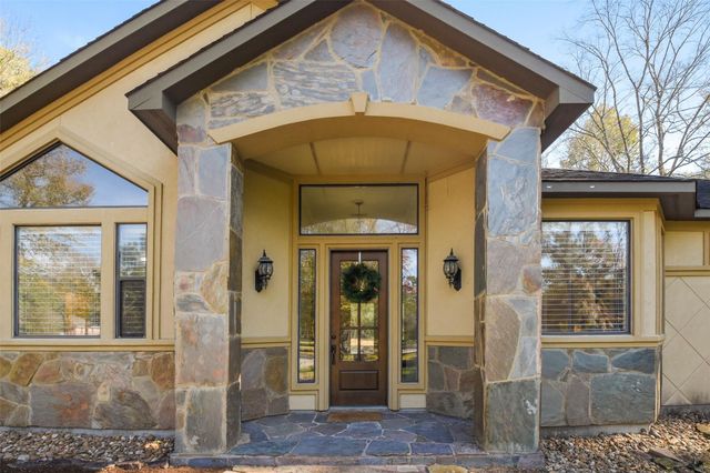 5 Oak Crest Circle, Magnolia, TX 77354