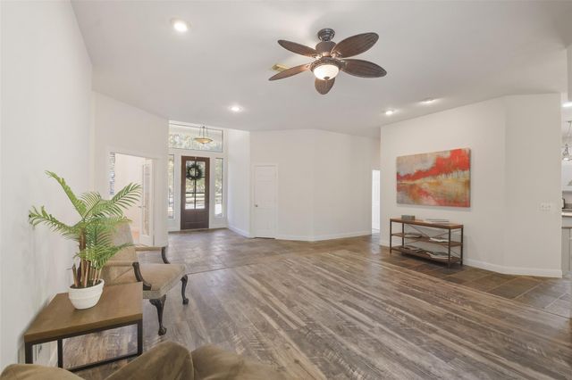 5 Oak Crest Circle, Magnolia, TX 77354