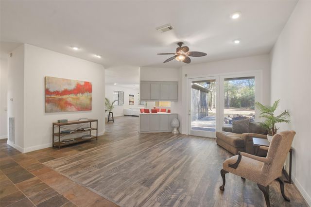 5 Oak Crest Circle, Magnolia, TX 77354