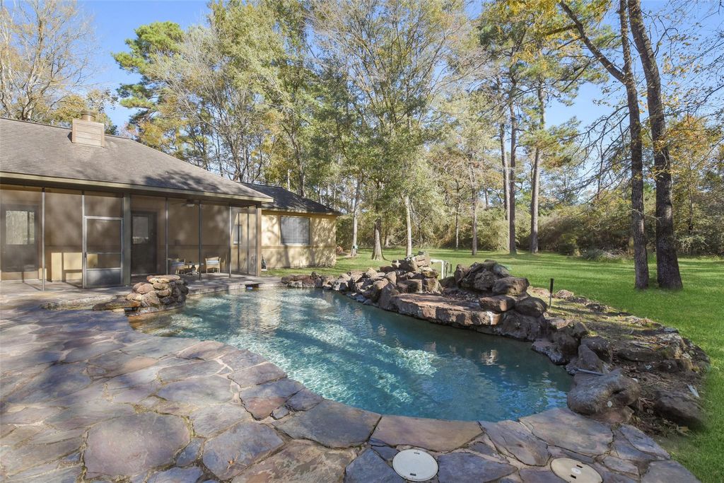 5 Oak Crest Circle, Magnolia, TX 77354