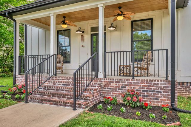 219 McCreary Heights, Dickson, TN 37055