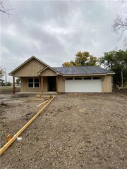 705 Pearl Street, East Lynne, MO 64743