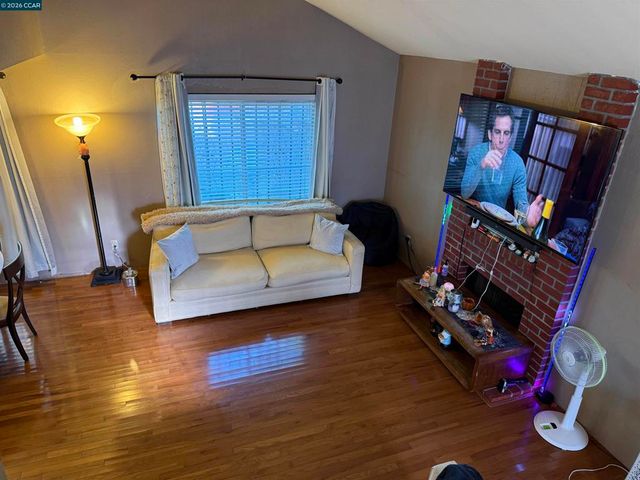 278 6th St, Richmond, CA 94801