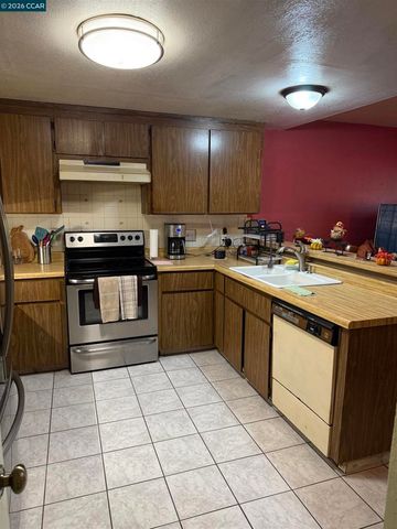 278 6th St, Richmond, CA 94801