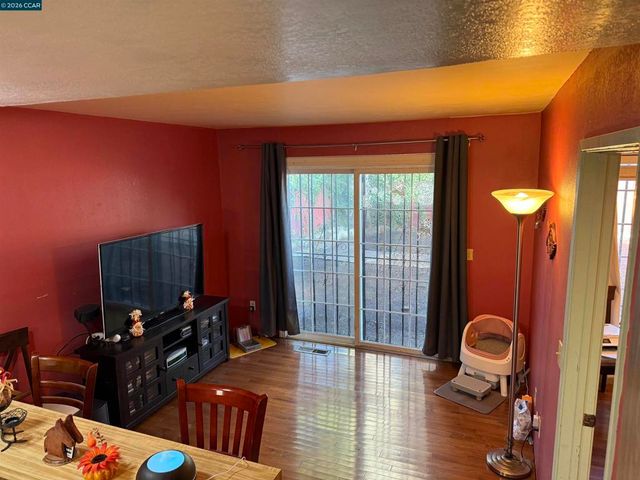 278 6th St, Richmond, CA 94801